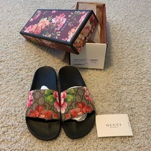 NIB 100% Authentic Gucci Floral Slides 39 8.5